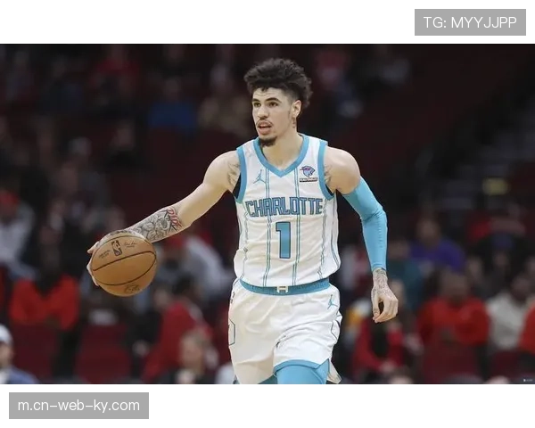 黄蜂鲍尔8次助攻 组织核心掌控球队进攻节奏流畅